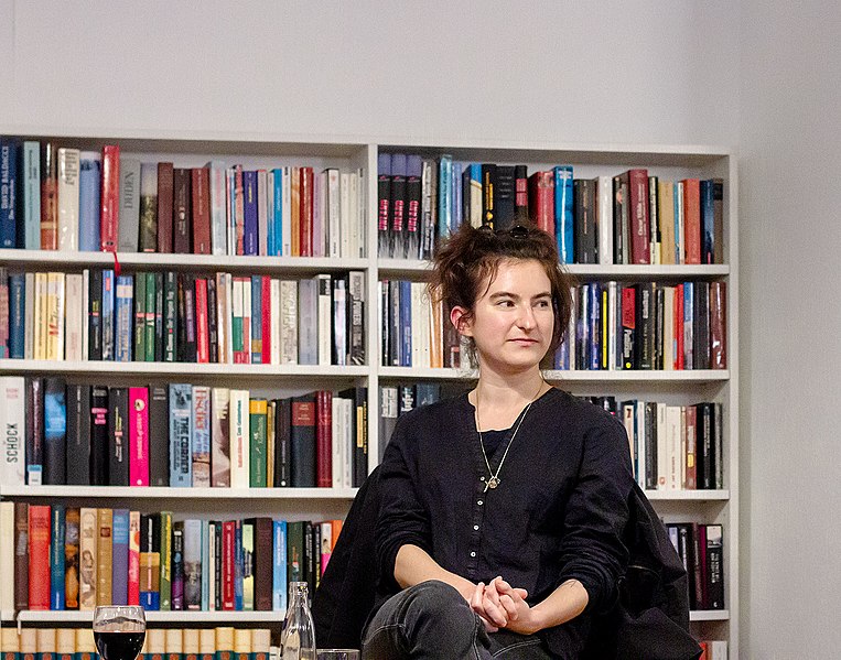 Die Schriftstellerin Deniz Ohde am 24.September 2021 in Oberhausen im Café Klatsch