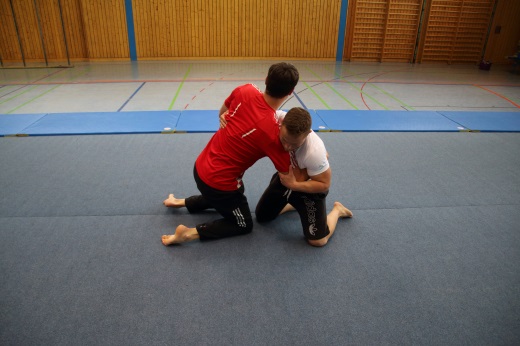 Fallen – Vorstufe aus dem Kniestand