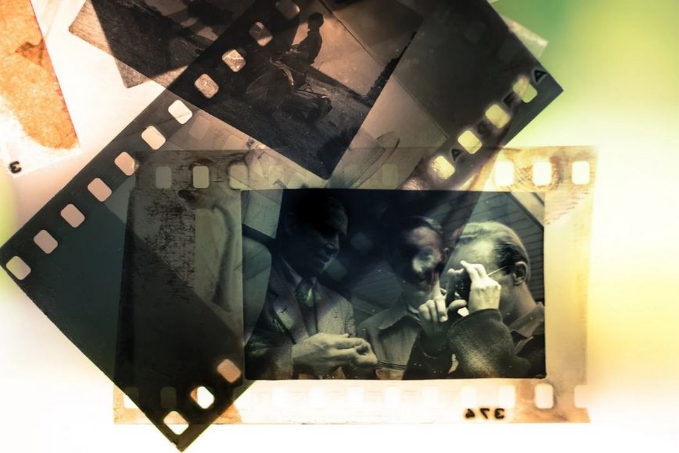 Collage aus übereinandergelegten Filmstreifen