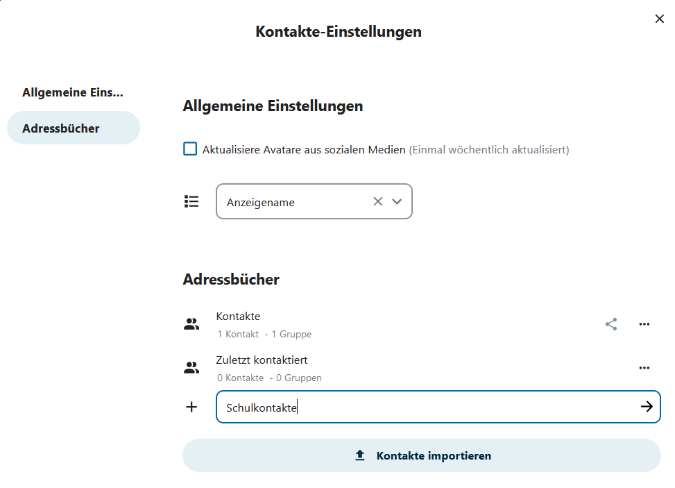 Geöffnetes Menü der Kontakte-Einstellungen. Im Felde zum Anlegen eines neuen Adressbuchs steht Schulkontakte.