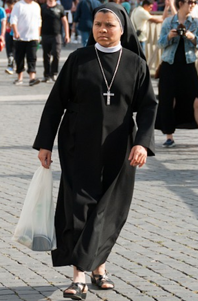 Nonne vor dem Vatikan