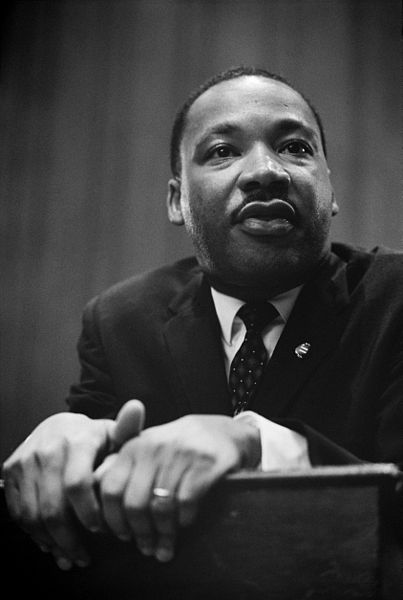 Dr. Martin Luther King bei einer Pressekonferenz 1964 (Library of Congress)