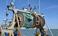 Fischfrachter mit Schleppnetz