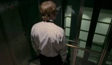 Wächter im Aufzug