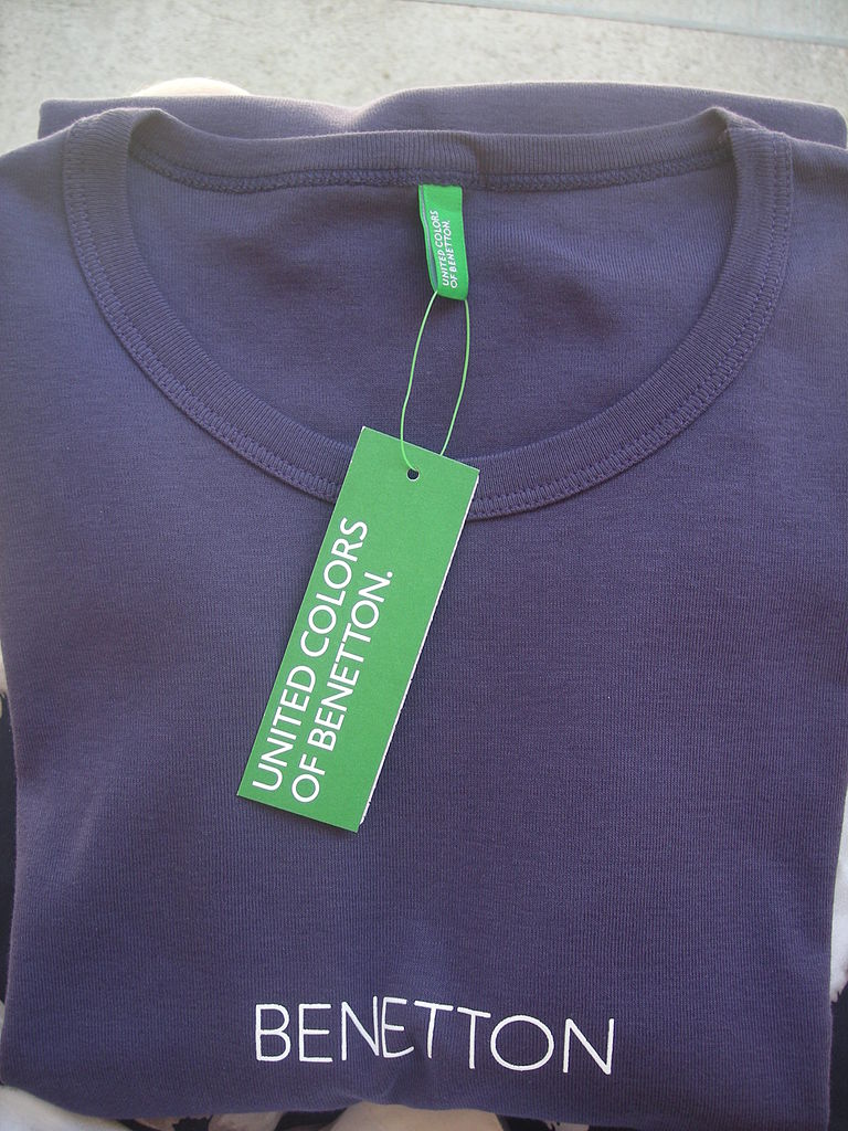 Benetton Logo an einem T-shirt