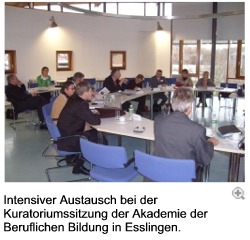 Intensiver Austausch bei der Kuratoriumssitzung der Akademie der beruflichen Bildung in Esslingen.